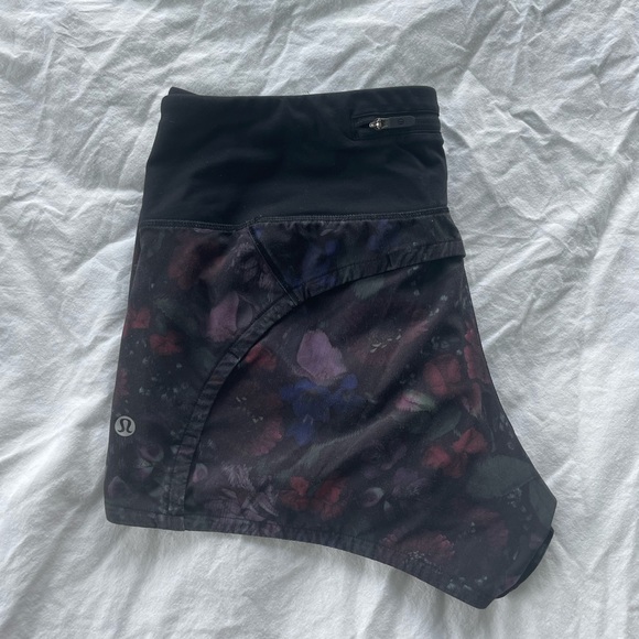 LuluLemon shorts size 6 - Picture 1 of 3